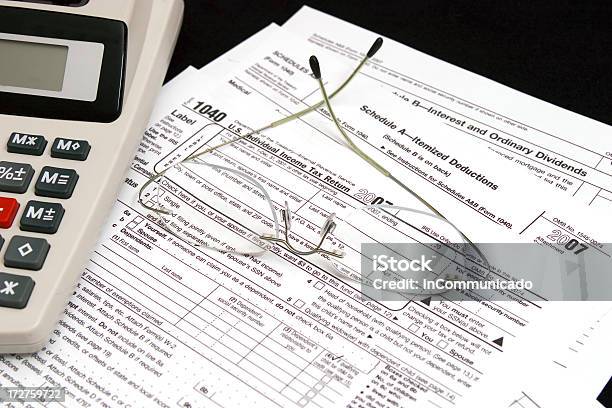 Los Formularios De Impuestos Y De Las Deducciones Detallado Foto de stock y más banco de imágenes de Acontecimiento anual