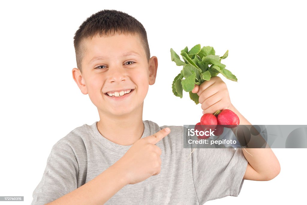 Niño con rábanos - Foto de stock de Alegre libre de derechos