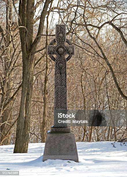 Cruz Celta Foto de stock y más banco de imágenes de Aire libre - Aire libre, Boscaje, Conceptos