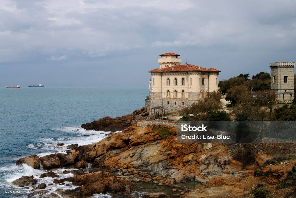 Museu com vista para o mar. Toscana, Itália. - Foto de stock de Lua de mel royalty-free