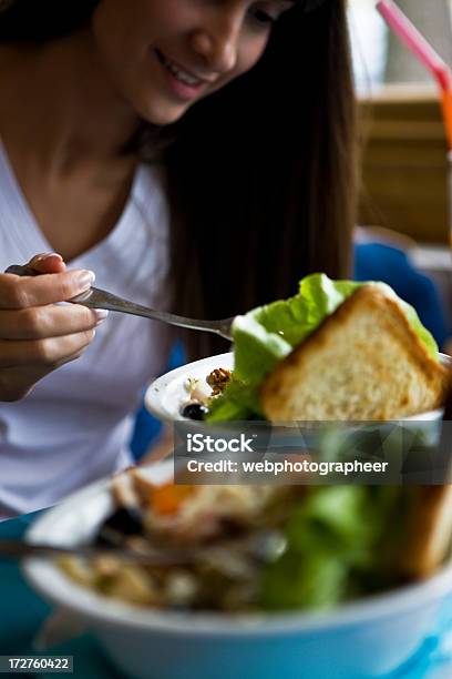 Alimentação Saudável - Fotografias de stock e mais imagens de Adulto - Adulto, Adulto de idade mediana, Alimentação Saudável