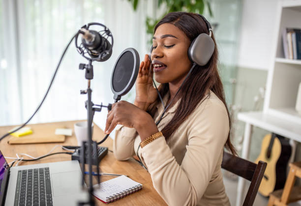istock Young woman recording podcast 1727606217