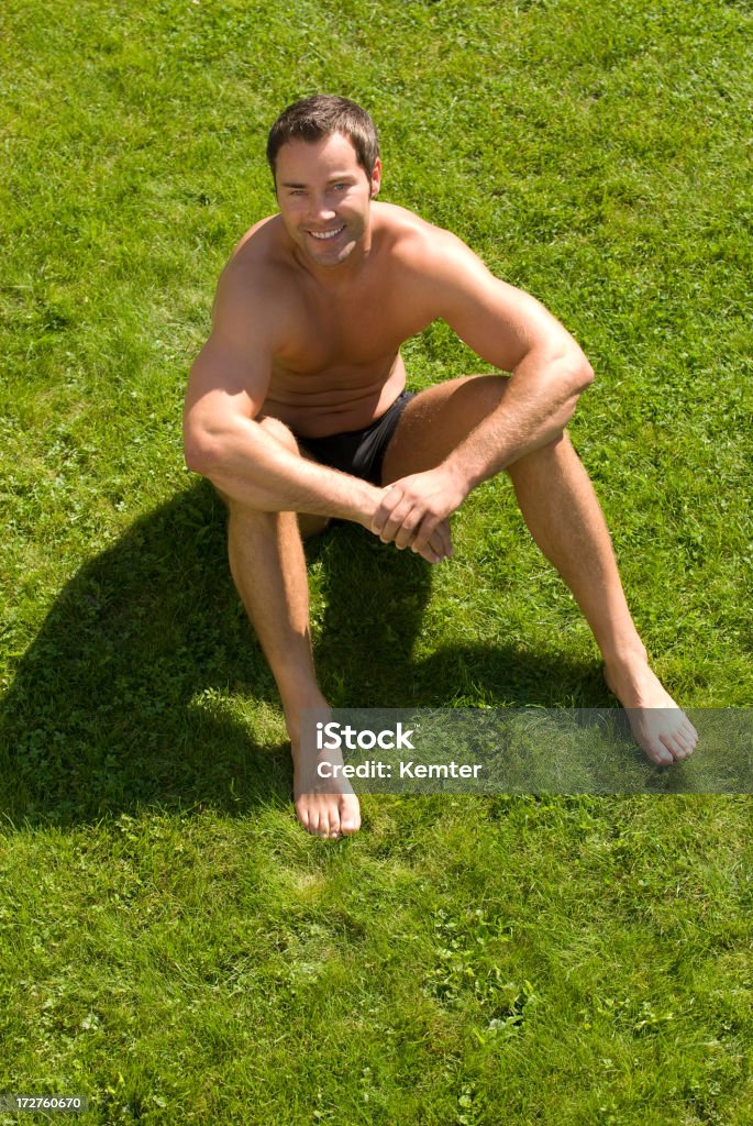 Sonriente hombre usando un traje - Foto de stock de 30-39 años libre de derechos