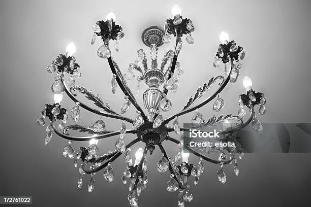 Chandelier Foto de stock y más banco de imágenes de Anticuado - Anticuado, Antigualla, Blanco y negro