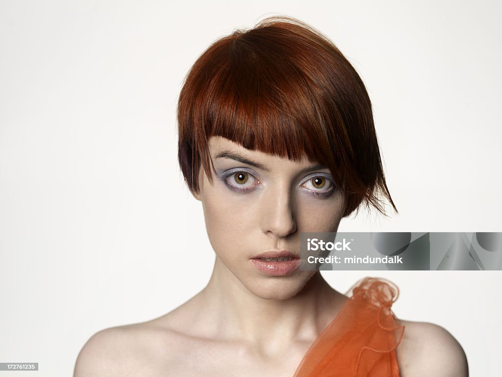 美しいモデルにレッドの髪型 - コン�セプトのロイヤリティフリーストックフォト