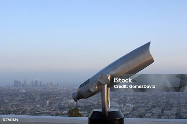 Torre Di Visualizzazione Con Città In Background - Fotografie stock e altre immagini di Ambientazione esterna - Ambientazione esterna, California, Canocchiale