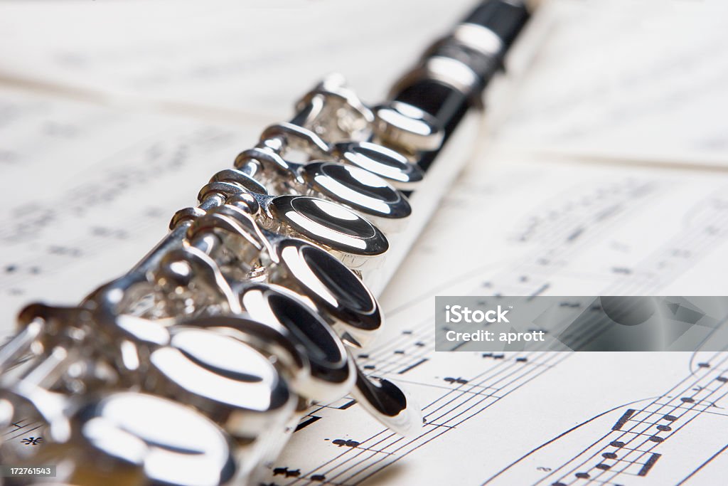 Flauta transverso na folha de música - Foto de stock de Arte, Cultura e Espetáculo royalty-free