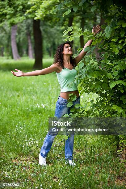 Umweltaktivist Stockfoto und mehr Bilder von Arme hoch - Arme hoch, Ausgestreckte Arme, Baum
