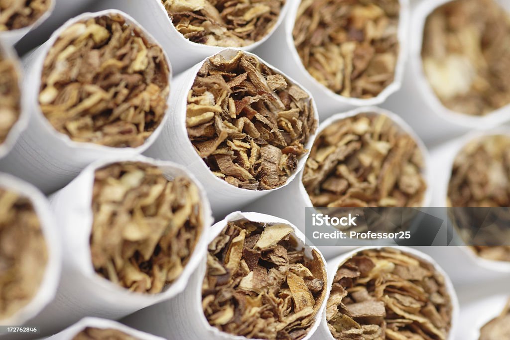 Los cigarrillos macro - Foto de stock de Adicción libre de derechos