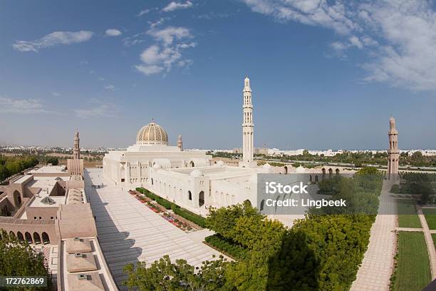 Photo libre de droit de Grande Mosquée À Mascate banque d'images et plus d'images libres de droit de Bâtiment vu de l'extérieur - Bâtiment vu de l'extérieur, Arabie, Architecture