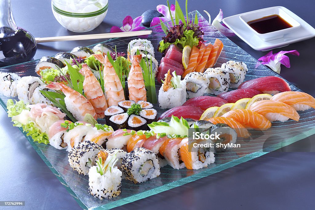 Gran juego de sushi - Foto de stock de Sushi libre de derechos