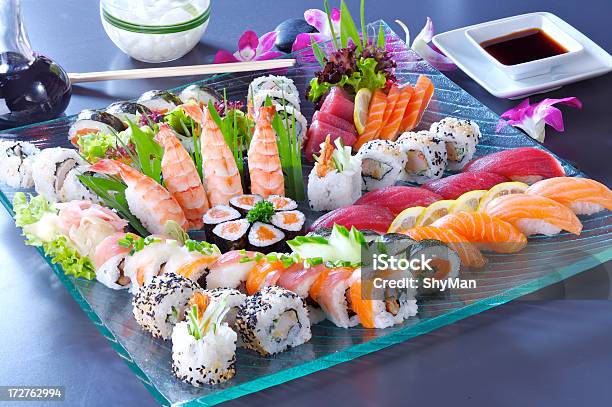 Gran Juego De Sushi Foto de stock y más banco de imágenes de Sushi - Sushi, Alimento, Arroz - Comida básica