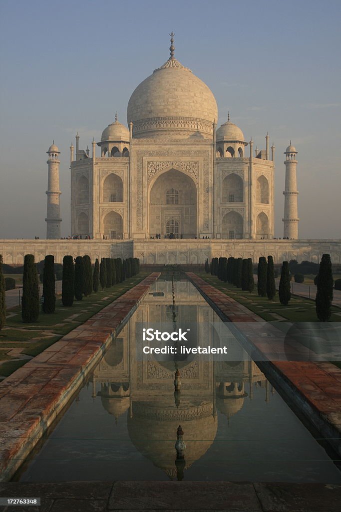 Taj Mahal w Sunrise, Agra, Indie - Zbiór zdjęć royalty-free (Agra)