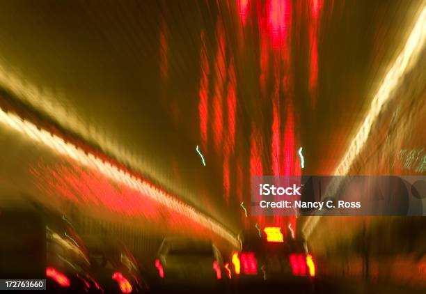 Taillights Nel Tunnel Guida Motion Blur Alta Velocità Metropolitana - Fotografie stock e altre immagini di Architettura