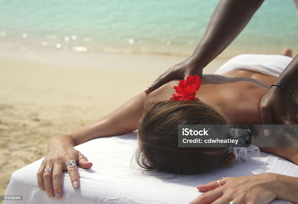 massage am Strand - Lizenzfrei Massieren Stock-Foto