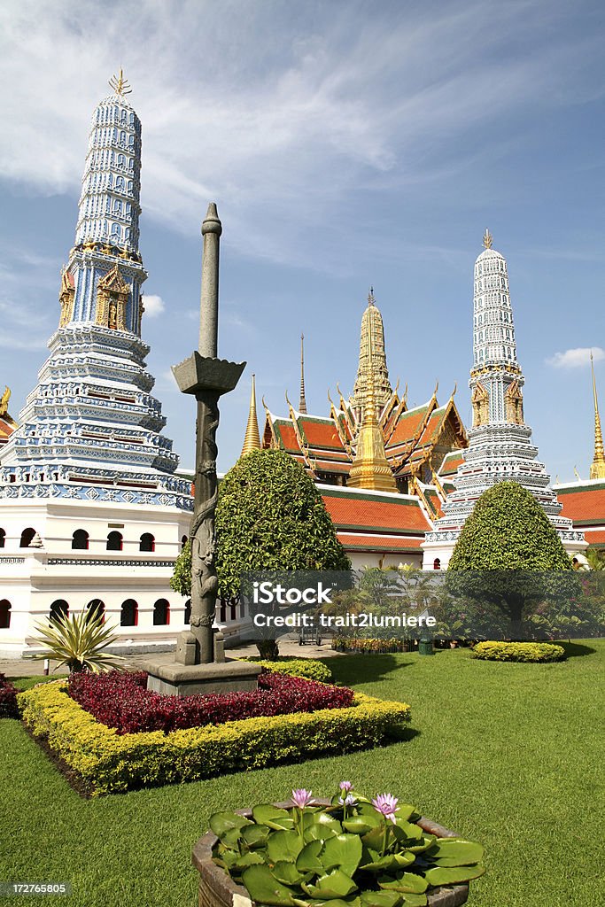 O Grand Palace, em Bangcoc, Tailândia - Foto de stock de Arbusto royalty-free