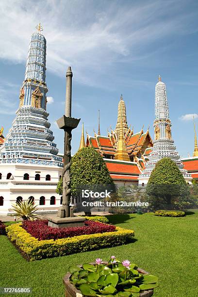 Foto de O Grand Palace Em Bangcoc Tailândia e mais fotos de stock de Arbusto - Arbusto, Bangkok, Buda