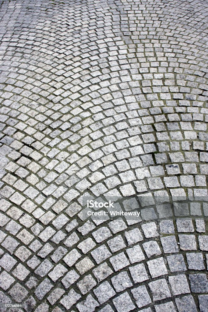 Efecto de mosaico con diseño de arco iris en Londres empedrado de Sheldon Square - Foto de stock de Acera libre de derechos