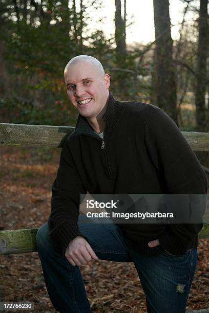 Sonrisa Foto de stock y más banco de imágenes de Adulto - Adulto, Adulto de mediana edad, Adulto joven