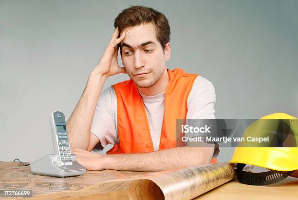 Foto de Empreiteira Espera Para Um Emprego e mais fotos de stock de Empreiteira - Empreiteira, Trabalhador de Construção, 20-24 Anos