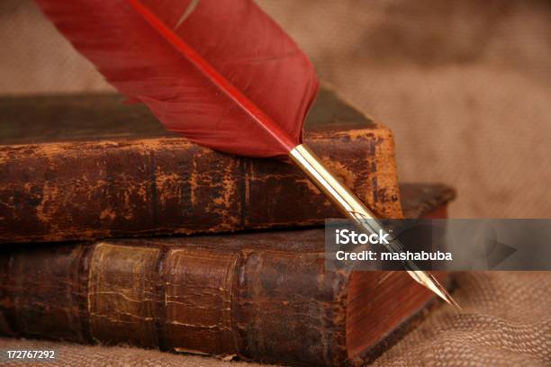 Libro Viejo Foto de stock y más banco de imágenes de Abrir - Abrir, Antigualla, Aprender