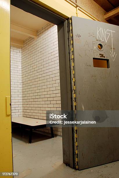 Gefängniszelle Stockfoto und mehr Bilder von Gefängnis - Gefängnis, Tür, Offen - Allgemeine Beschaffenheit