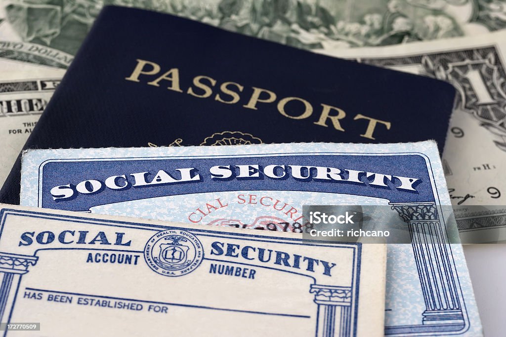 Социальная защита карты & Passport - Стоковые фото Карта социального обеспечения роялти-фри
