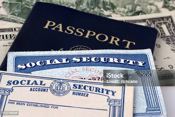 Социальная Защита Карты Passport — стоковые фотографии и другие картинки Карта социального обеспечения - Карта социального обеспечения, США, Паспорт