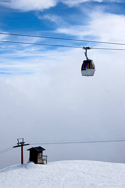 up 및 아래로 - ski resort winter sport apres ski ski slope 뉴스 사진 이미지