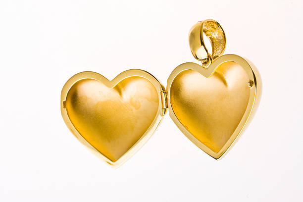 golden heart - heart pendant fotografías e imágenes de stock