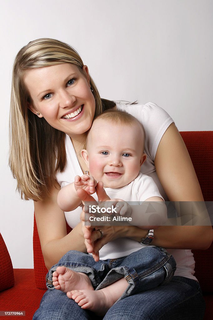 母親と赤ちゃん - カジュアルウェアのロイヤリティフリーストックフォト