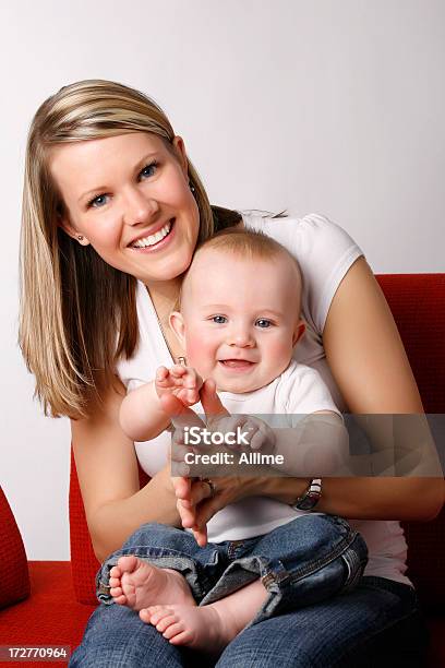 Mãe E Bebé - Fotografias de stock e mais imagens de Adulto - Adulto, Amor, Bebé