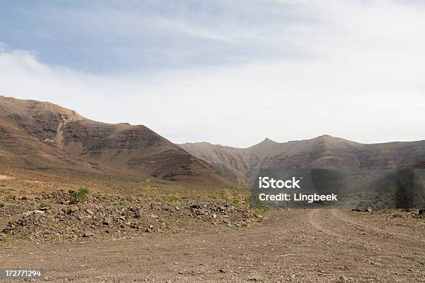 Schotterstrecke Durch Das Tal Stockfoto und mehr Bilder von Atlantikinseln - Atlantikinseln, Ausgedörrt, Beliebiger Ort