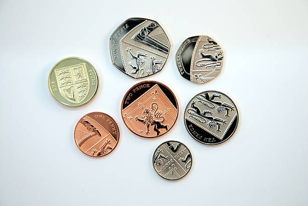 새로운 동전-uk - twenty pence coin 뉴스 사진 이미지