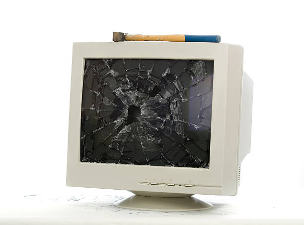 istock Damaged monitor 172771740