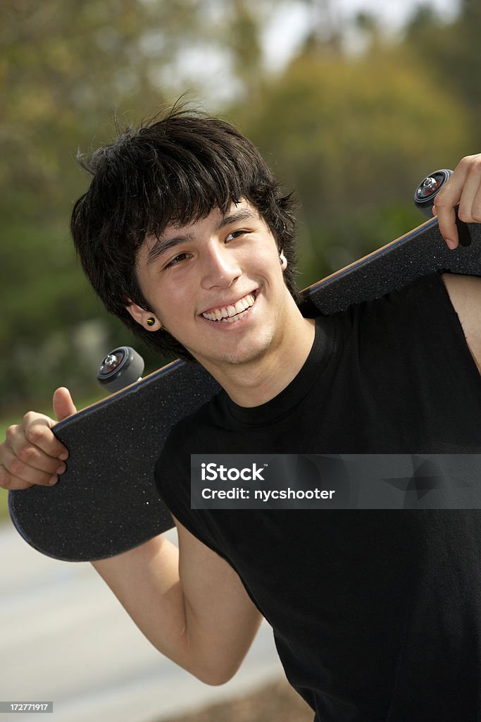 Skateboarder Teenager Junge mit skateboard - Lizenzfrei Aktiver Lebensstil Stock-Foto
