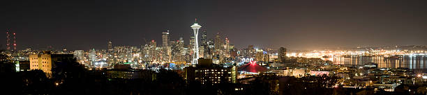 vue panoramique de la ville de seattle dans la nuit (xxxl - columbia center photos et images de collection