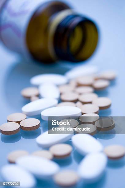 Pílulas De Medicina - Fotografias de stock e mais imagens de Alívio - Alívio, Analgésico, Antibiótico