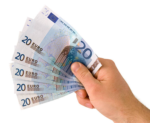 euro w rękę - five euro banknote european union currency number 5 paper currency zdjęcia i obrazy z banku zdjęć