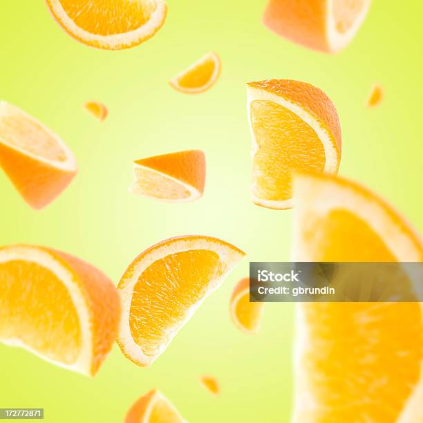 Оранжевый Slice Взрыва — стоковые фотографии и другие картинки Летать - Летать, Ломтик, Цитрусовый плод