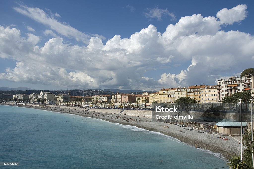 Vista della spiaggia di Nizza, Costa Azzurra - Foto stock royalty-free di Abbronzarsi