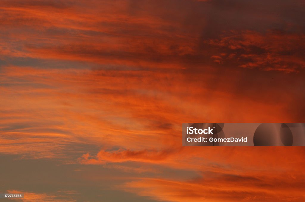 雲に太平洋の夕日 - まぶしいのロイヤリティフリーストックフォト