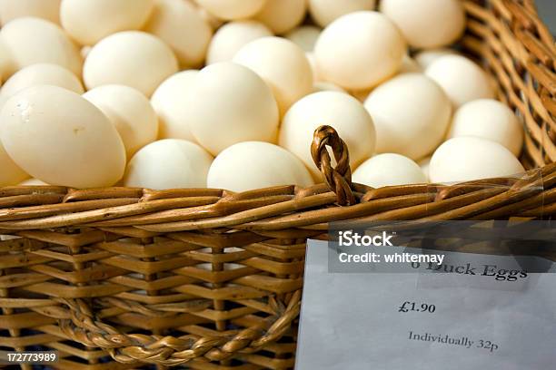 Pato De Huevos Foto de stock y más banco de imágenes de Alimento - Alimento, Blanco - Color, Caja