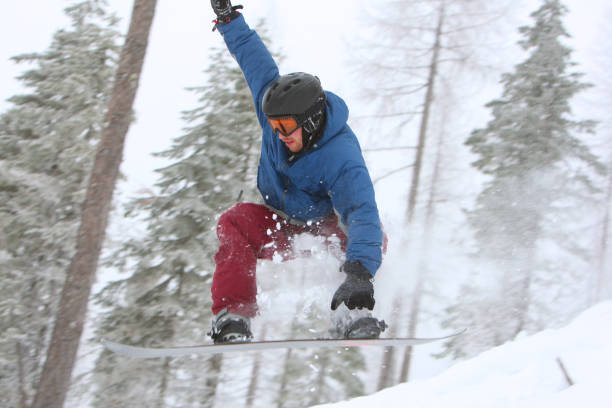 스노보더 잡기 에어제스처 - idaho snowboarding sandpoint winter 뉴스 사진 이미지