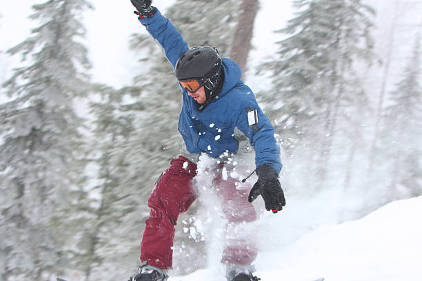 인공눈 boarder 잡기 일부 에어제스처 - idaho snowboarding sandpoint winter 뉴스 사진 이미지