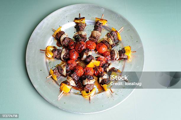 Foto de Espetinho De Carne Bovina Grelhado e mais fotos de stock de Alimentação Saudável - Alimentação Saudável, Almoço, Alto contraste