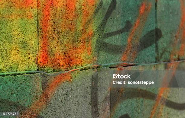 Fondo De Graffiti Y De Color Intenso Foto de stock y más banco de imágenes de Abstracto - Abstracto, Amarillo - Color, Arquitectura