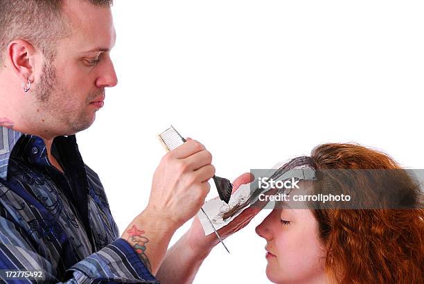 Friseur Anwenden Farbe Stockfoto und mehr Bilder von Ausmalen - Ausmalen, Braunes Haar, Chemikalie