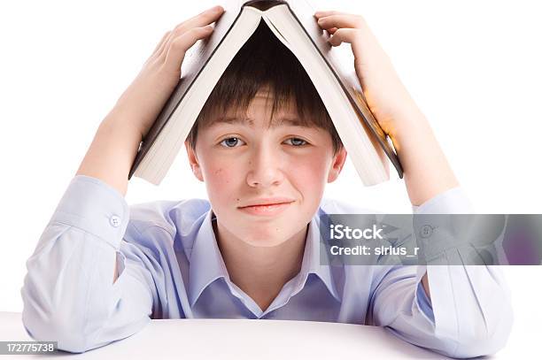 Niño Con Libro Foto de stock y más banco de imágenes de Abierto - Abierto, Adolescente, Aprender
