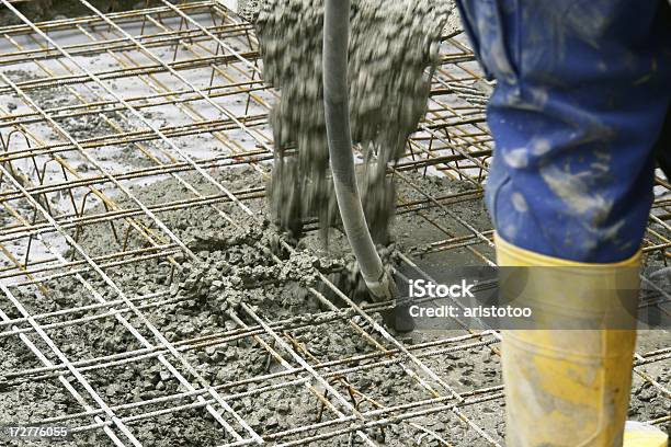 Wylewanie Betonu - zdjęcia stockowe i więcej obrazów Betonowy - Betonowy, Nalewać, Budowa dróg